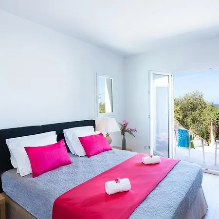 Sleeps 8 Pool Air Con Wifi * Corbara