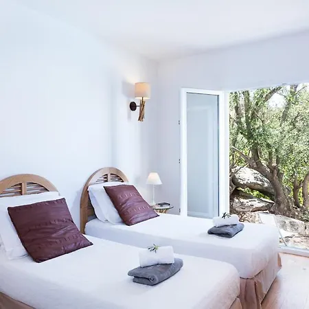 Villa Sleeps 8 Pool Air Con Wifi *