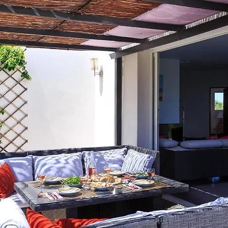 Sleeps 8 Pool Air Con Wifi