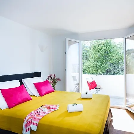 Sleeps 8 Pool Air Con Wifi *